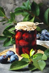 Pickled plum with cloves, coriander and wine vinegar.