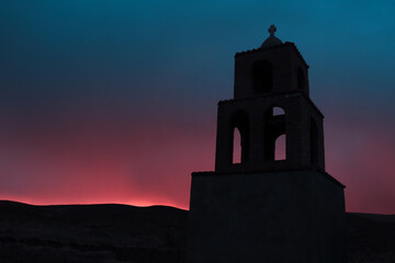 Silueta de Iglesia Colonial atardecer, (Puesta de sol)