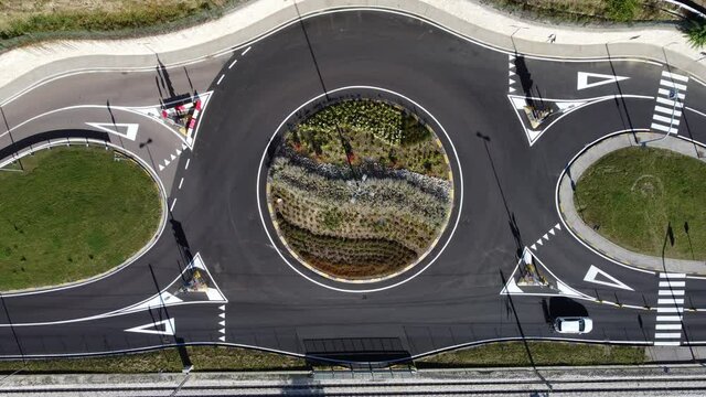 sicurezza stradale rotatoria auto 