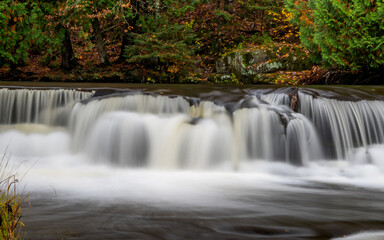 Fototapeta na wymiar Water falls and water stream in Autumn Scenes 