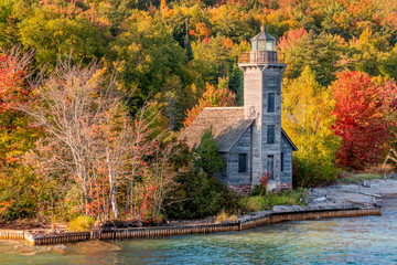 Fototapeta premium Beautiful autumn scenes besides lake