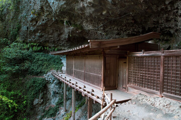 「龍岩寺本堂」大分県宇佐市の投入堂