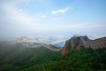Fototapeta premium Great Wall in China，The Great Wall and the beautiful clouds in the morning