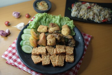 tempeh, tofu, chicken salad with bean sprouts