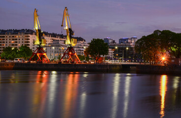 Fototapeta na wymiar view of the port at dusk