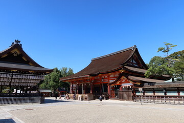 Obraz premium Shinto shrine and temples in Kyoto in Japan 日本の京都にある神社仏閣 : Yasaka-jinja Shinto Shrine at Higashiyama in Kyoto 京都東山にある八坂神社
