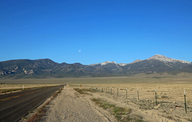 Fototapeta na wymiar The road to Great Basin NP, Nevada