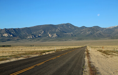 Fototapeta na wymiar The road and the view at Great Basin NP, Nevada