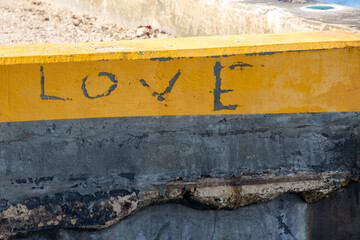 Love on the side of a platform