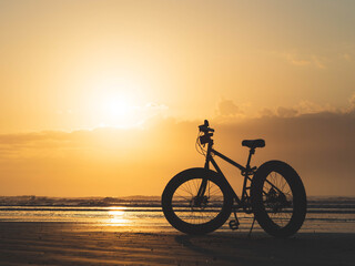 Fototapeta premium silhouette of a person riding a bike