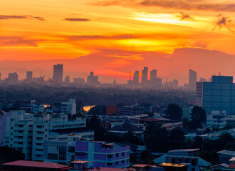 Fototapeta premium The high angle background of the city view with the secret light of the evening, blurring of night lights, showing the distribution of condominiums, dense homes in the capital community