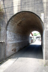 宇久島・神浦港ガード下のトンネル