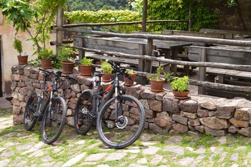 Mountainbikes leaning on a wall in Southtyrol 