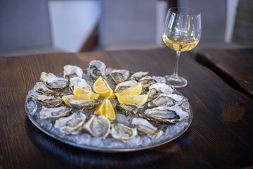 food, seafood, fish, oyster, fresh, lemon, plate, gourmet, shell, shellfish, oysters, meal, delicious, sea, healthy, dinner, white, cuisine, dish, appetizer, ice, diet, restaurant, mussel, bocal, vino