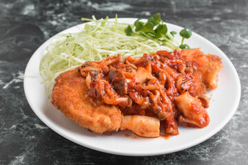 カツカレーのキノコソース