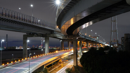 Fototapeta na wymiar 夜の首都高速道路