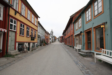 Fototapeta na wymiar Streets of the old Røros (Roros), Norway