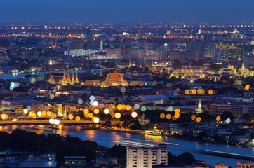 Fototapeta premium Aerial view Day to Night Time lapse of Chao Phraya River with Royal Grand Palace and Emerald Buddha Temple Landmark of Bangkok, Thailand.