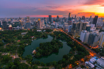 Obraz premium Aerial of Lumpini Park view of highway Road traffic in city at Bangkok thailand. 