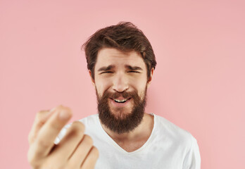Obraz premium Man in a white t-shirt surprised look Studio