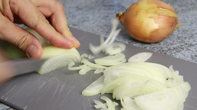 oignons &eacute;minc&eacute;s en gros plan