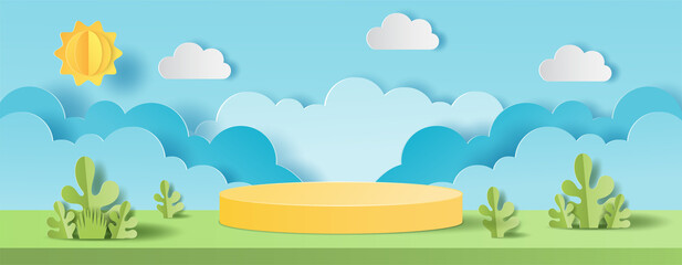 Coupe de papier 3D de la saison d& 39 été sur le paysage verdoyant, le soleil et les nuages sur fond de ciel bleu avec podium de scène circulaire. Illustration vectorielle