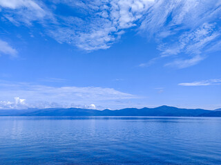 blue colored of lake and mountain