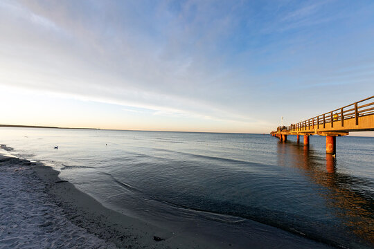 Strand und Seebr&uuml;cke bei Prerow