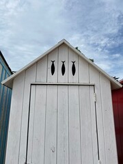 cabane de plage blanche