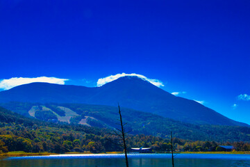 Autumn leaves of Tateshina, Hemako Lake Lake