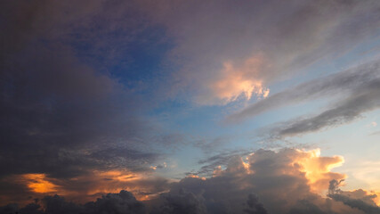 Fototapeta premium Beautiful colorful sky and clouds in the evening sunset.