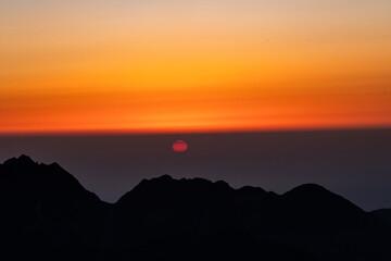 太陽が沈む