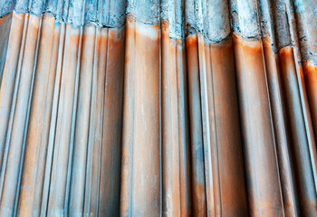 Wavy surface of column