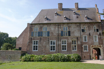 Fototapeta na wymiar Castle Hernen in Hernen in the Netherlands