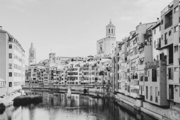 Naklejka premium Ciudad pueblo antigua medieval vintage retro blanco y negro