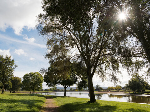 Lac de Lapeyrouse en Auvergne entre Allier et Puy-de-D&ocirc;me sur un magnifique plateau verdoyant de la basse Combraille entour&eacute; de for&ecirc;ts au dessus la vall&eacute;e de la Sioule