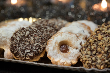 Weihnachtskekse in der Adventszeit. Christmas cookies at christmas time.