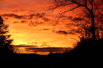 Mer de nuages dans ciel orangé