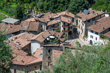 Fototapeta na wymiar Antico borgo di montagna