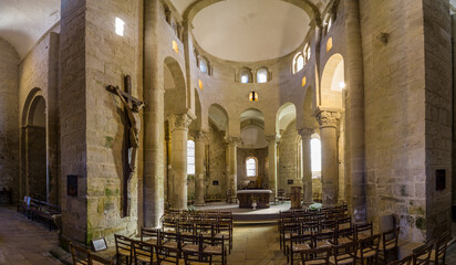 Fototapeta na wymiar Saint Robert (Corrèze, France) - Vue intérieure panoramique de l'église romane Saint Robert
