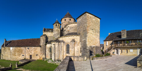 Saint Robert (Corrèze, France) - Vue panoramique de l'église romane Saint Robert - 463280346