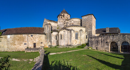 Fototapeta na wymiar Saint Robert (Corrèze, France) - Vue panoramique de l'église romane Saint Robert