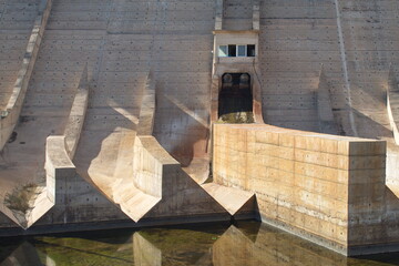 Concrete structure of a swamp dedicated to the production of electricity