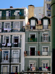 typische Hausfassaden in Lissabon