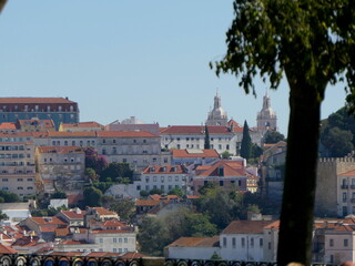 Fototapeta premium Aussicht vom São Pedro de Alcântara in Lissabon