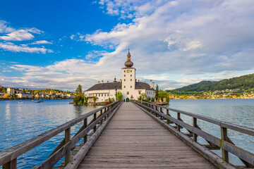 Fototapeta na wymiar Austrian castle situated in the Traunsee lake, in Gmunden,