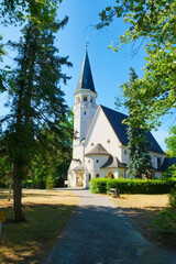 Fototapeta na wymiar Martin-Luther-Kirche, Zeuthen, Brandenburg, Deutschland