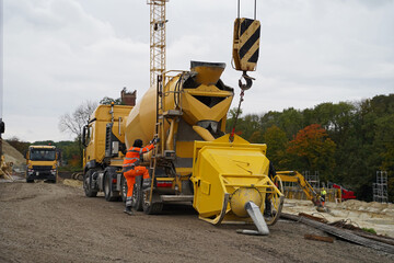 Filling concrete silo with concrete from a concrete mixer truck