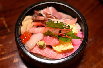 寿司屋のちらし寿司特上