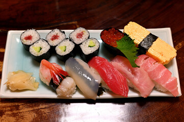 寿司屋の握りずし盛り合わせ